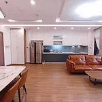 Luxury 2BR Apartment @ Vinhomes Metropolis Hanoi